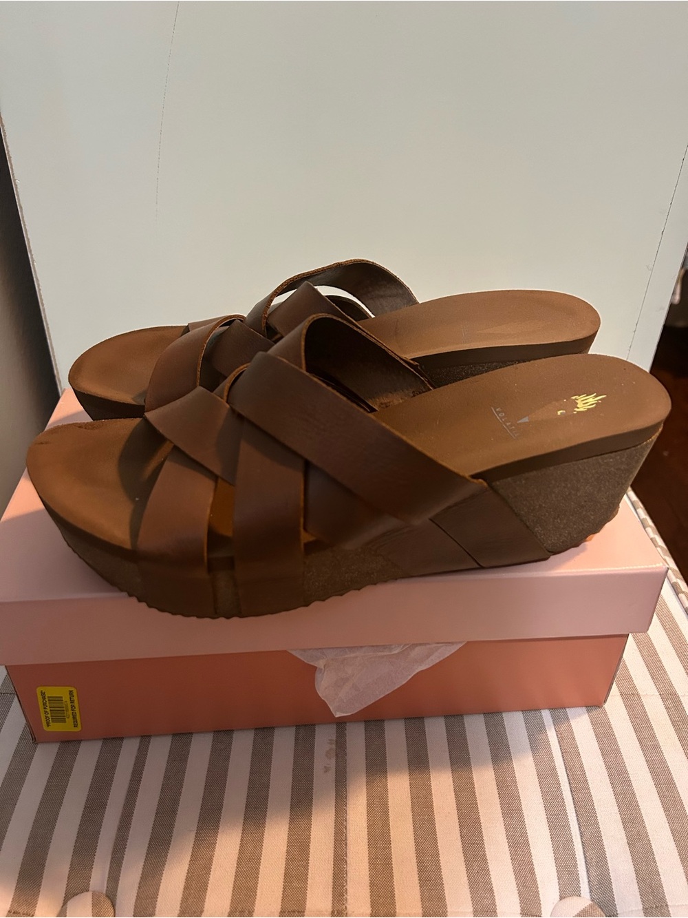Volatile Wedge leather sandals size 9